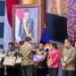 Penyerahan Piagam penghargaan diserahkan di Gedung BJ Habibie BRIN, Jakarta Pusat, Sabtu (29/8/2026) (HALLKALBAR.ID/(Istimewa)