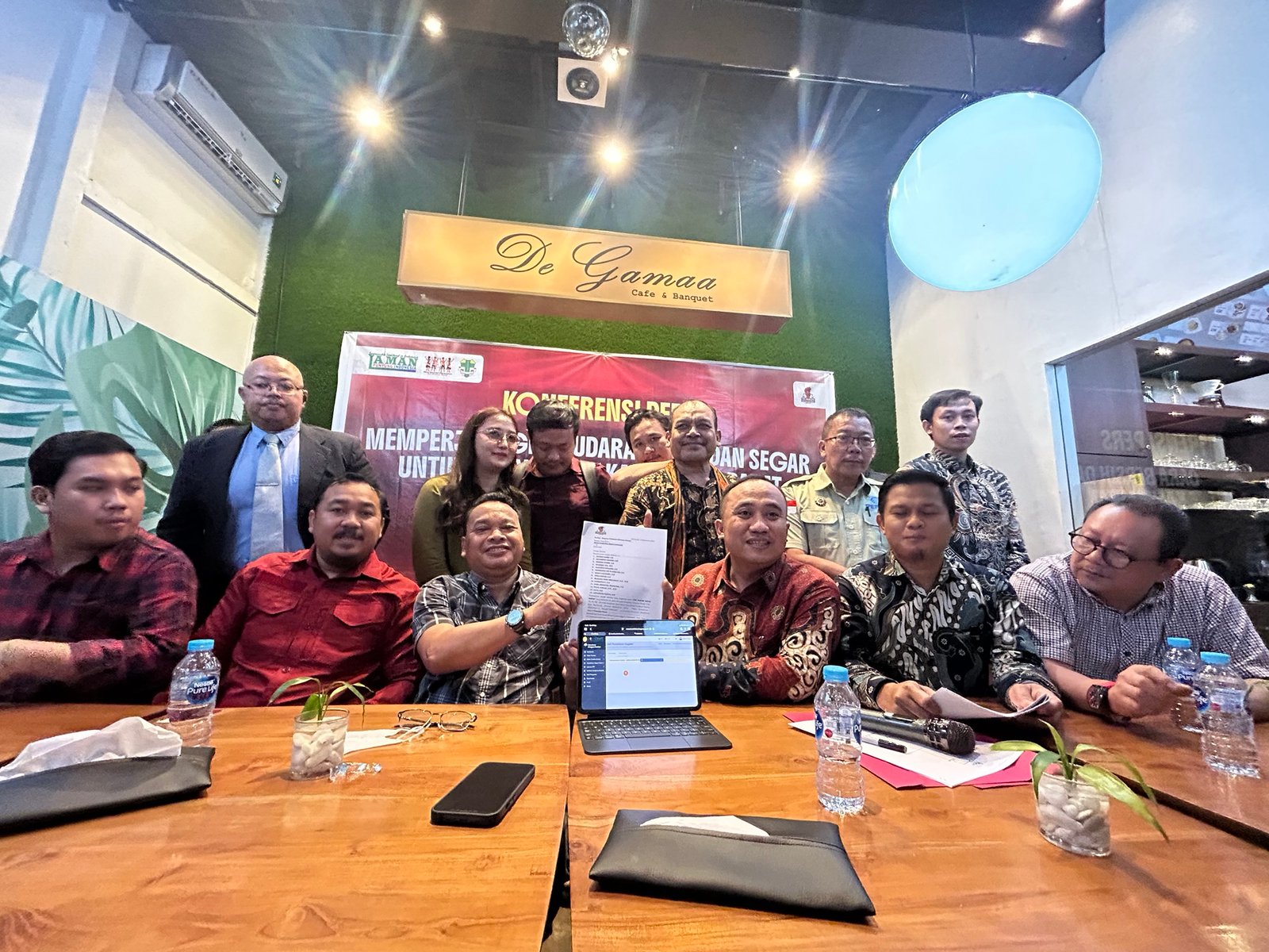 Dianggap Lalai Tangani Karhutla, Tim Hukum Nafas Kalbar Layangkan Gugatan Class Action terhadap Presiden hingga Gubernur