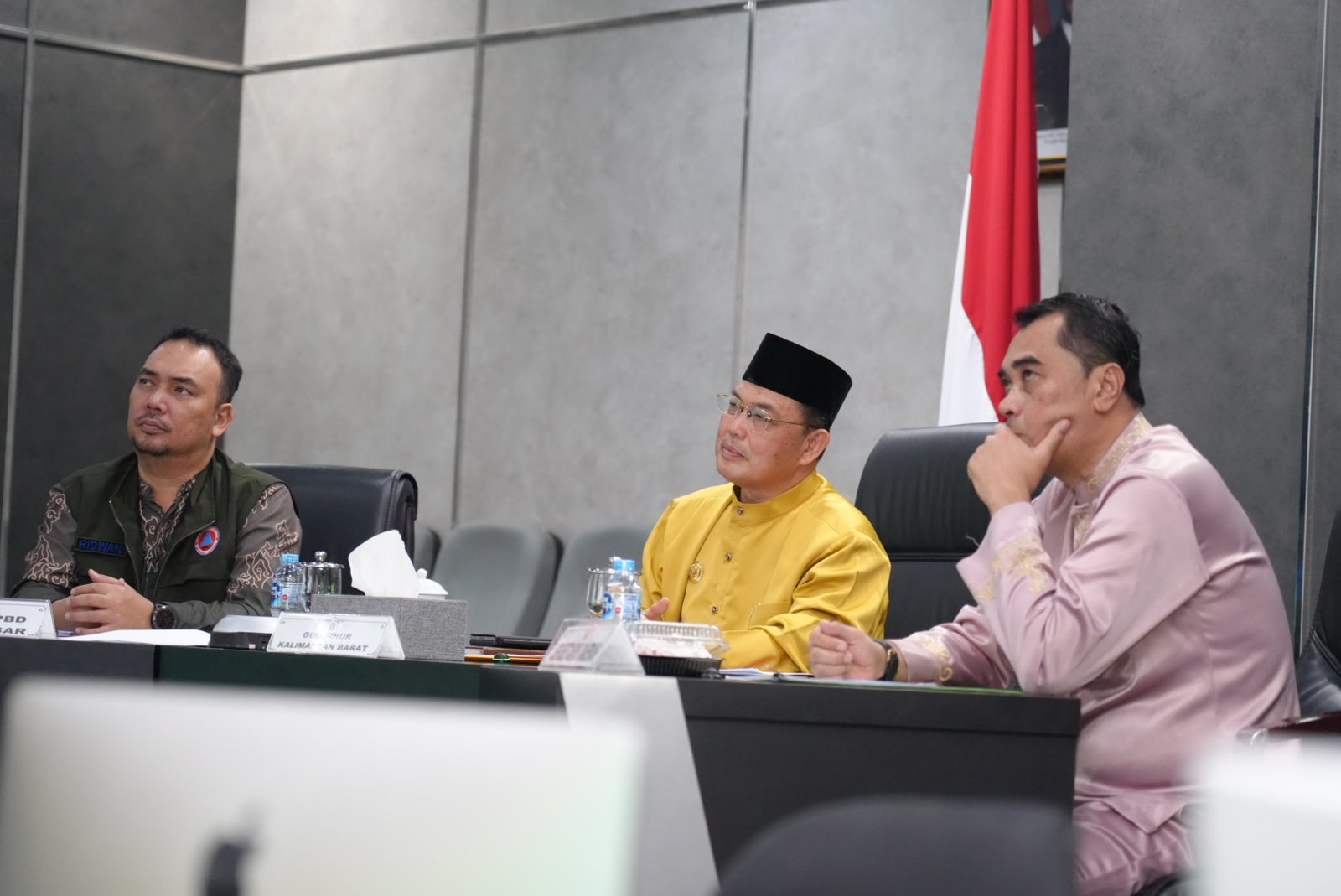 Gubernur Kalimantan Barat, Ria Norsan, saat memimpin rapat beberapa waktu lalu. HALKALBAR.ID/Istimewa. 
